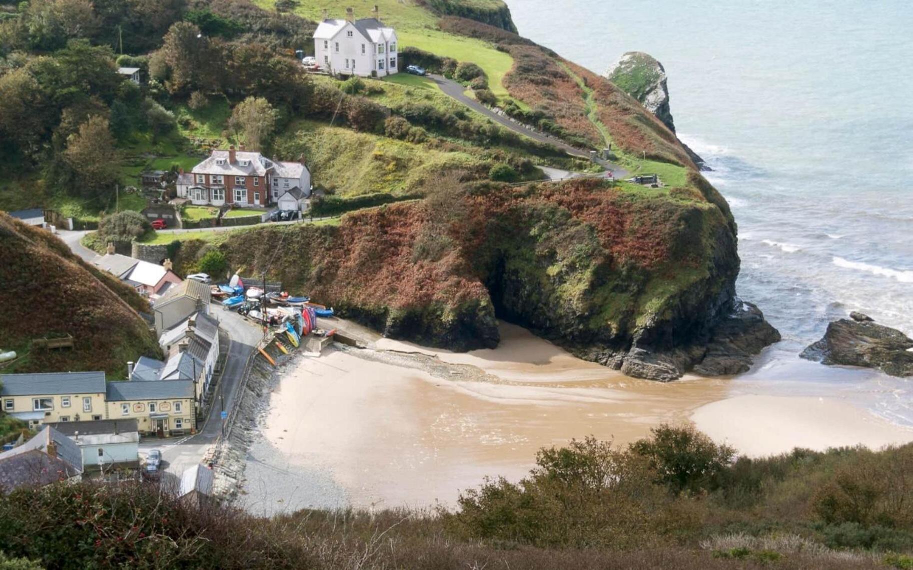 Ysgoldy, Renovated School House In Llangrannog Villa Exterior photo